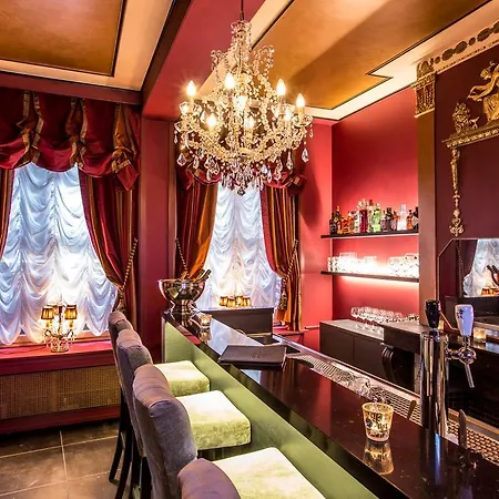 Hotel Luxury Boutique De Castillion 4*